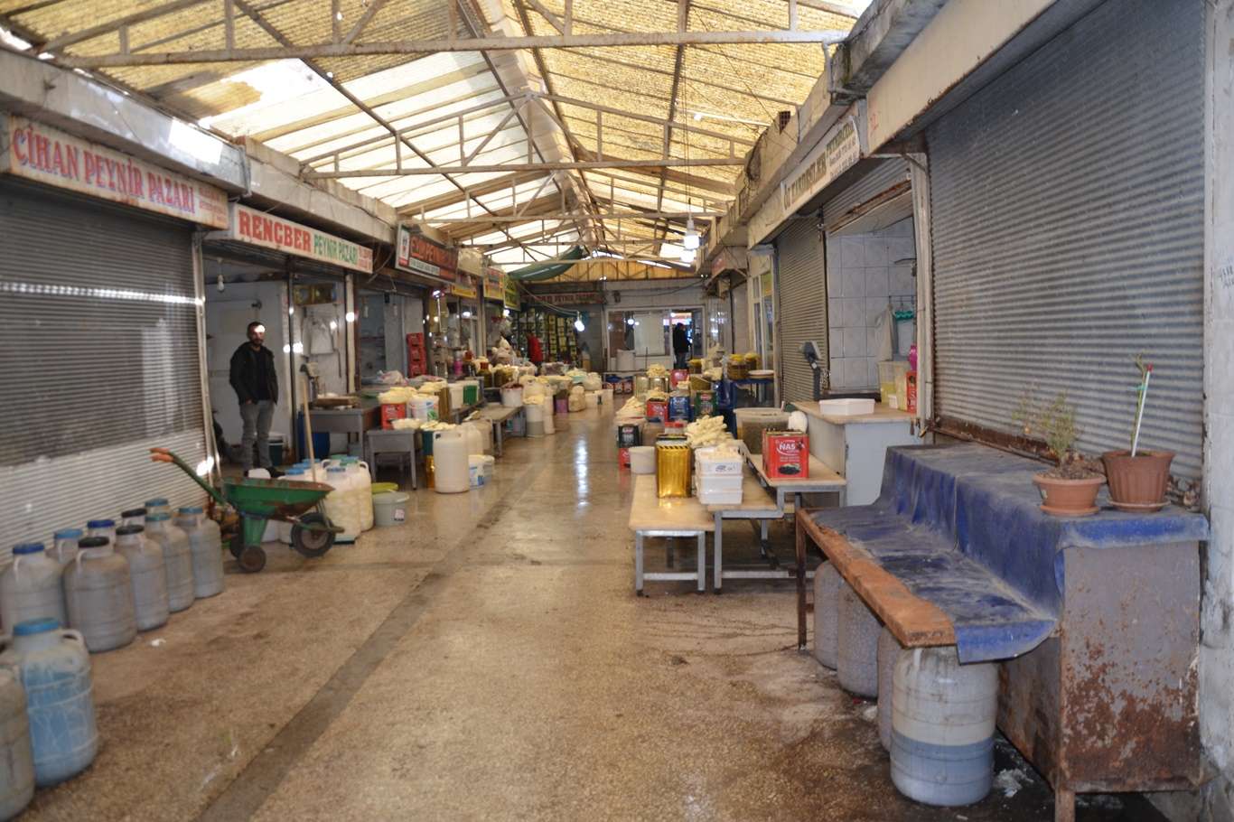 Dükkanları yıkılıp yenilenecek peynirciler çarşısı esnafı tedirgin Dükkanları yıkılıp yenilenecek peynirciler çarşısı esnafı tedirgin